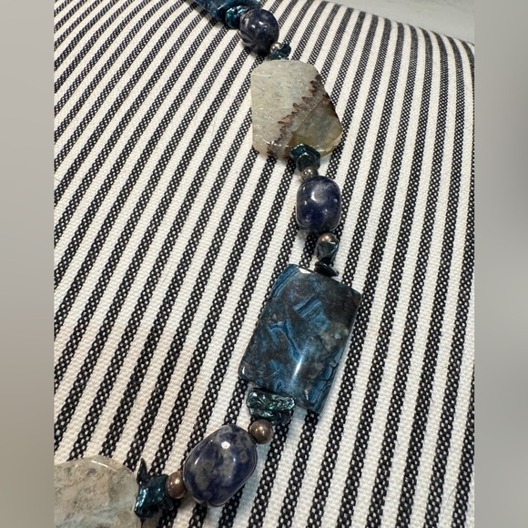 Stone Necklace 22” in Length. Blue Lapis and Neutral / taupe Stone - Picture 5 of 5